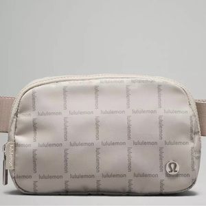 Lululemon Everywhere Belt bag 1L Wordmark Grid Mini Raw Linen